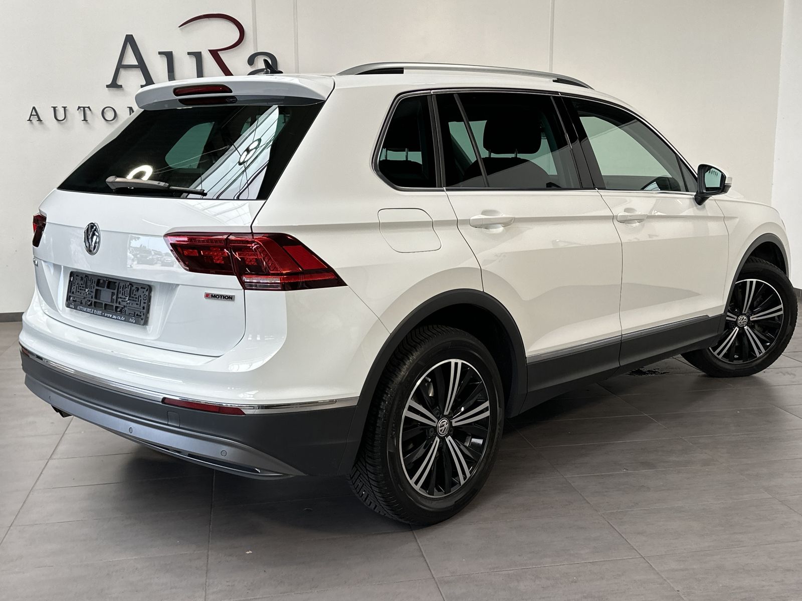 Fahrzeugabbildung Volkswagen Tiguan 2.0 TSI 4M DSG HL NAV+LED+DIGDISPLAY+ACC