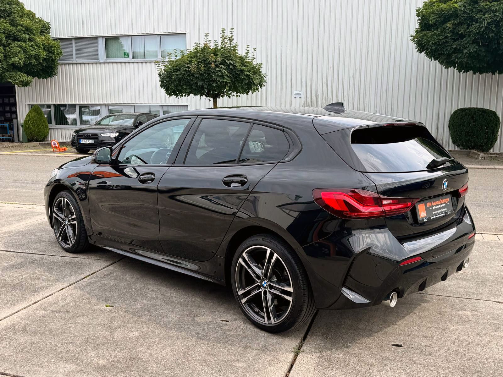 Fahrzeugabbildung BMW 120i M-Sport Steptr. ACC KAM SHZ NAV LED CarPlay