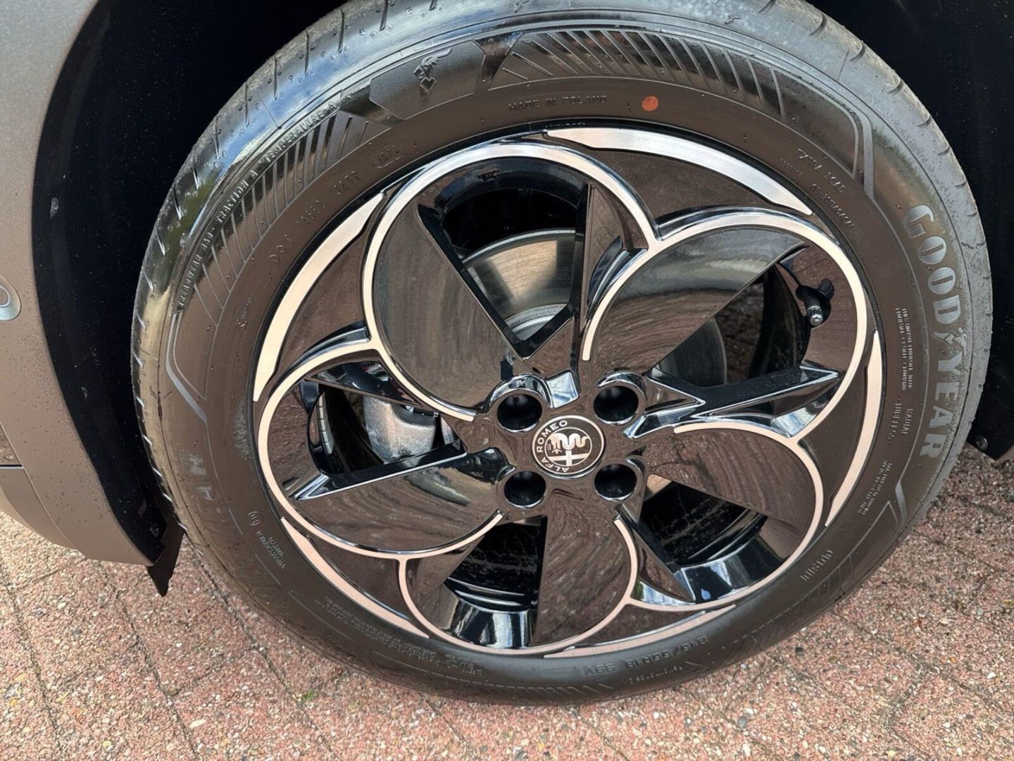 Fahrzeugabbildung Alfa Romeo Junior Ibrida SPECIALE -Summer-Sale-SABELT-Panor