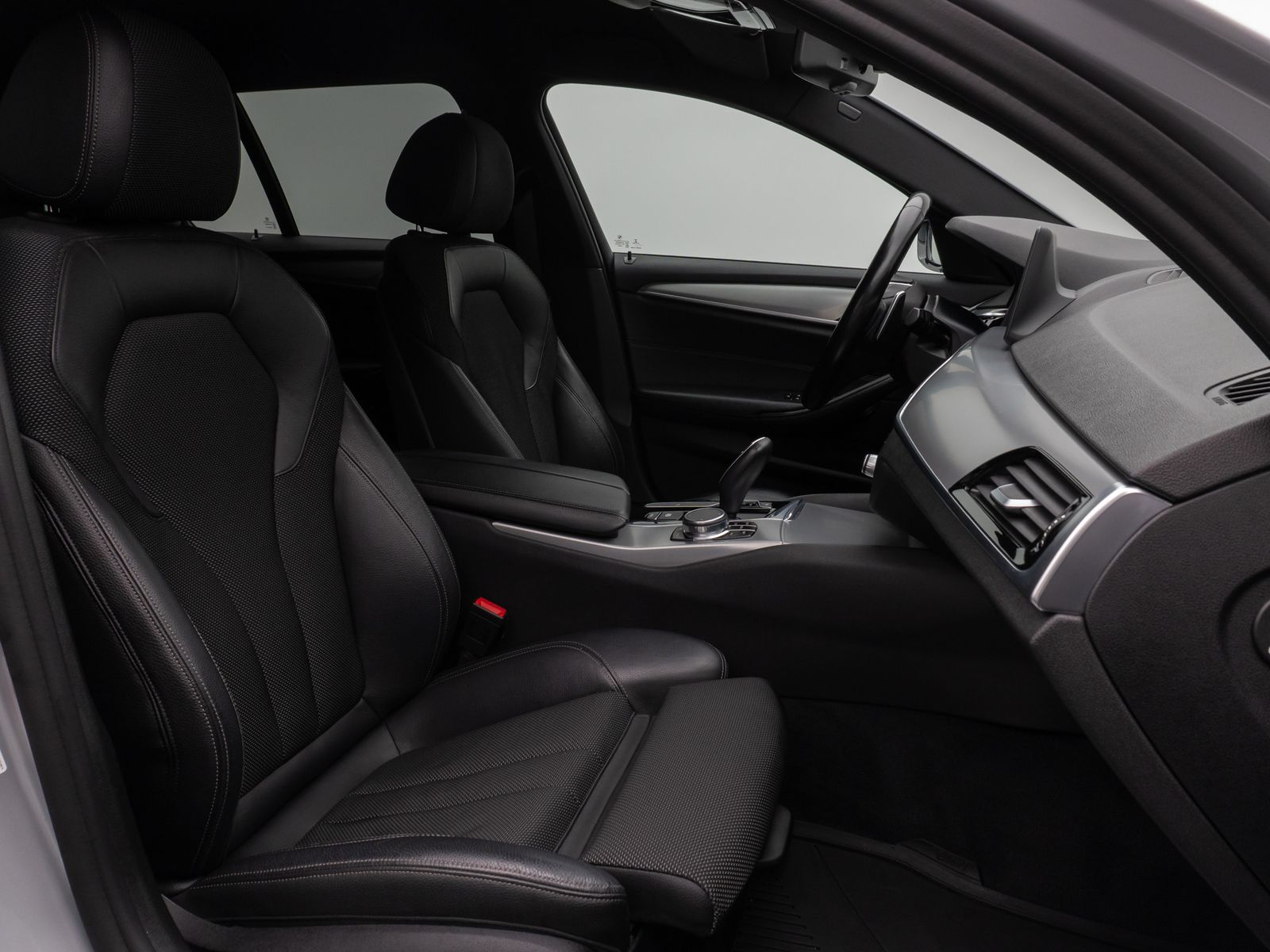 Fahrzeugabbildung BMW 520d  Sport Line HUD HiFi PDC Alarm DisplayKey