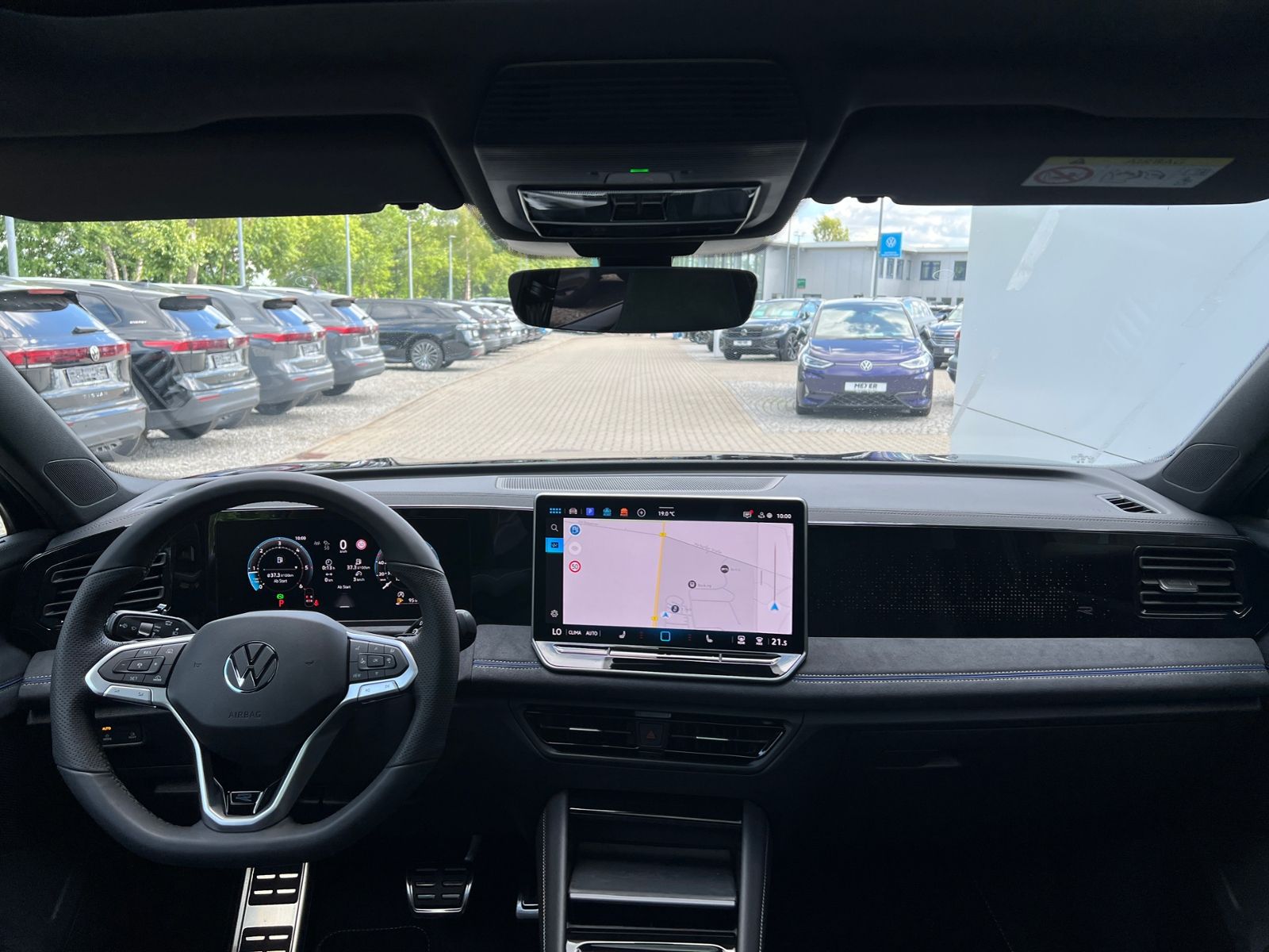 Fahrzeugabbildung Volkswagen Tiguan R-Line 2.0 TDI DSG 4MOTION *AHK, Navi, Pa