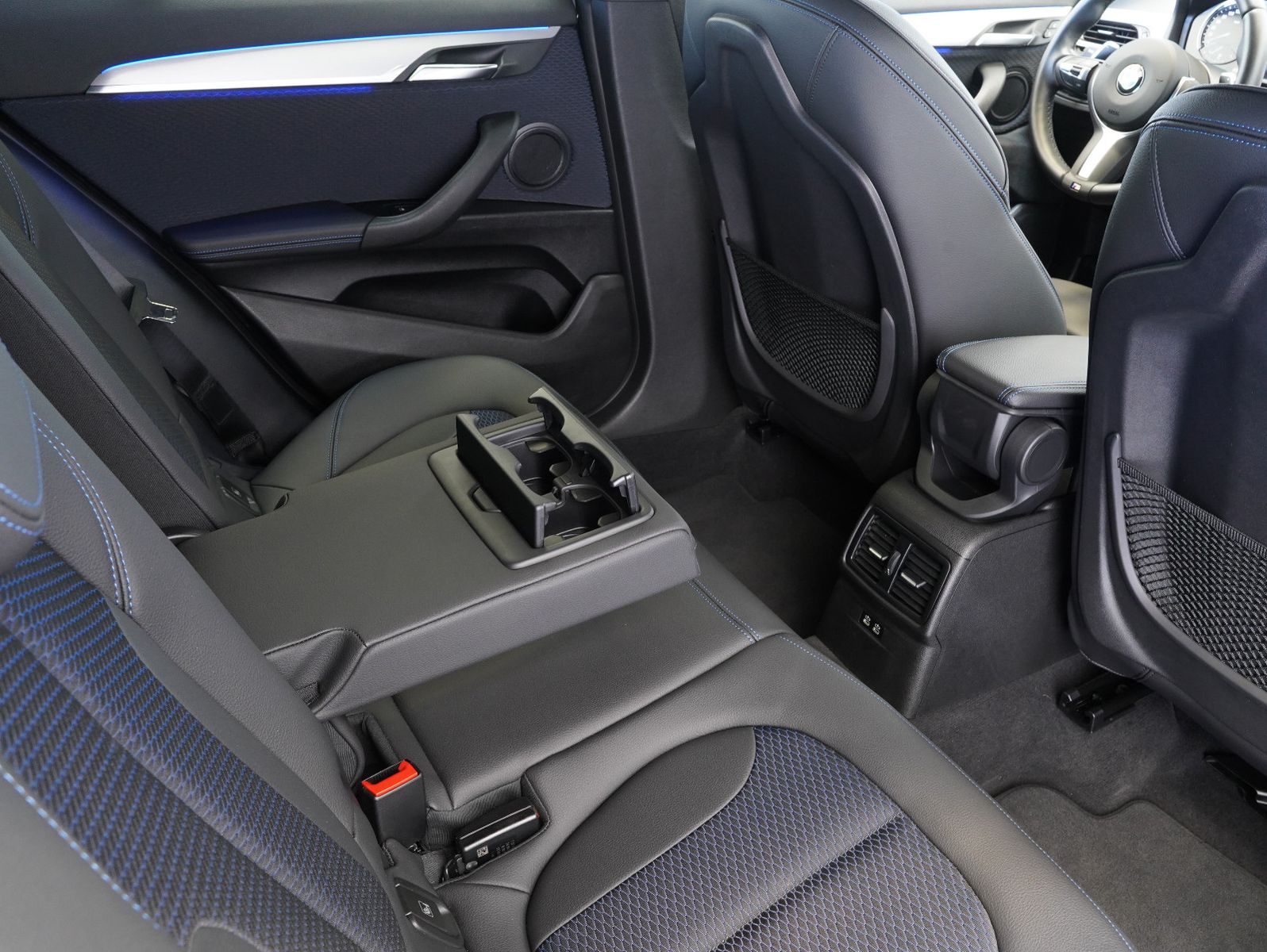 Fahrzeugabbildung BMW X2 sDrive 20 i M Sport LED/HEADUP/KEYLESS/KAMERA