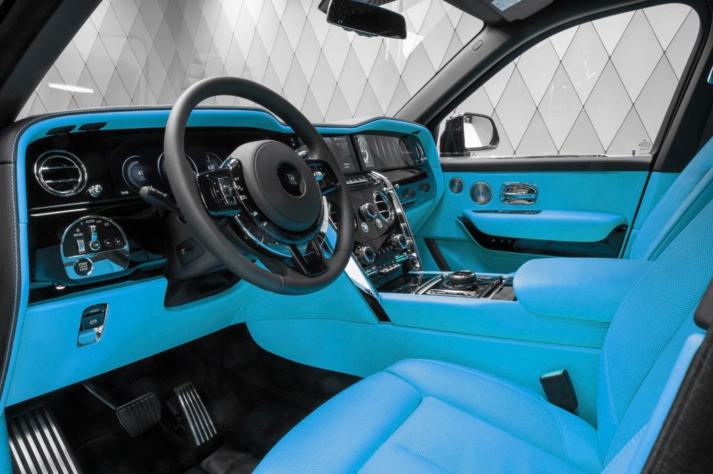 Cullinan Series II 2026 BLACK/TIFFANY VIP SEATS - Bild 12