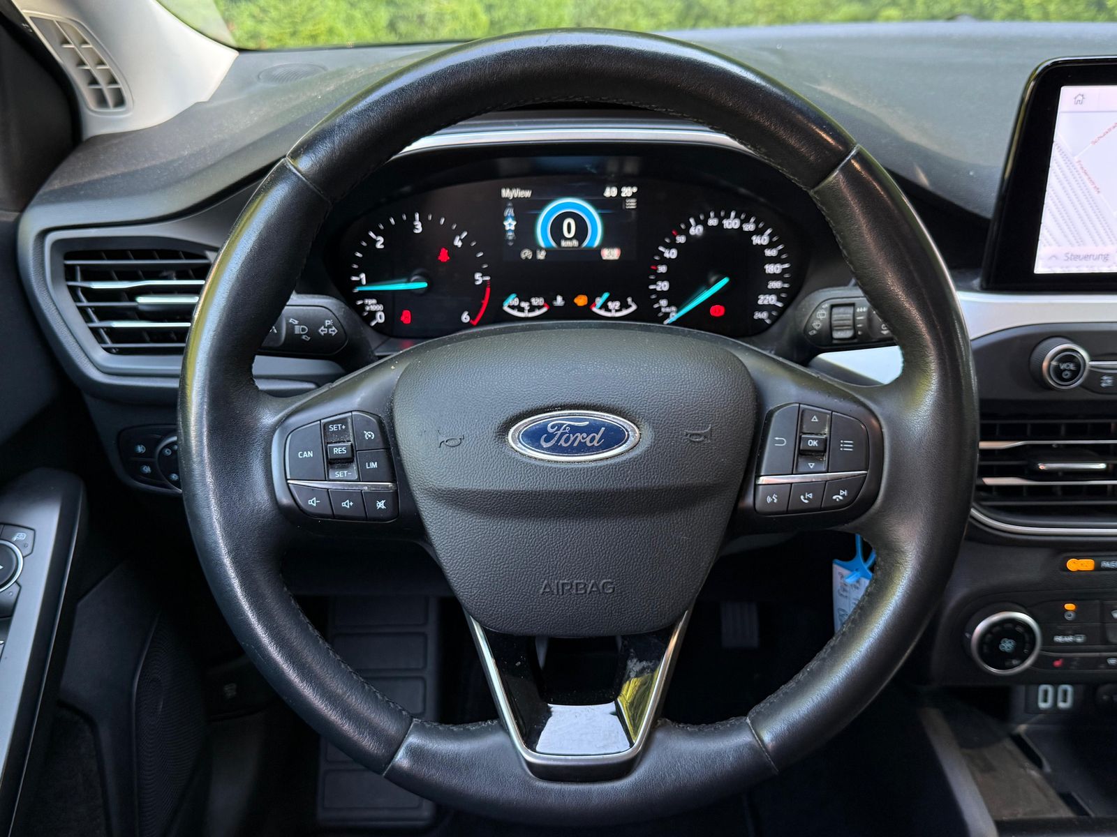 Fahrzeugabbildung Ford Focus 2.0 EB Cool & Connect LED+NAV+SHZ+KAM+CARP