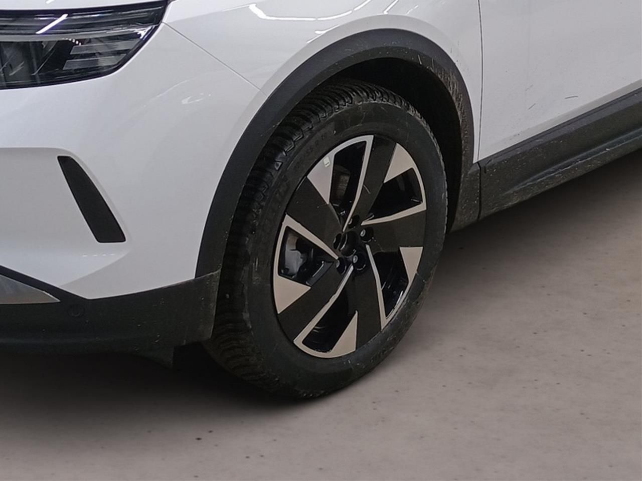 Fahrzeugabbildung Opel Grandland Edition MildHybrid 107KW 6e-DCT