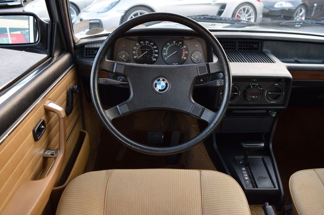 Fahrzeugabbildung BMW 525 E12/Ungeschweißt/Einmaliger Sammlerzustand
