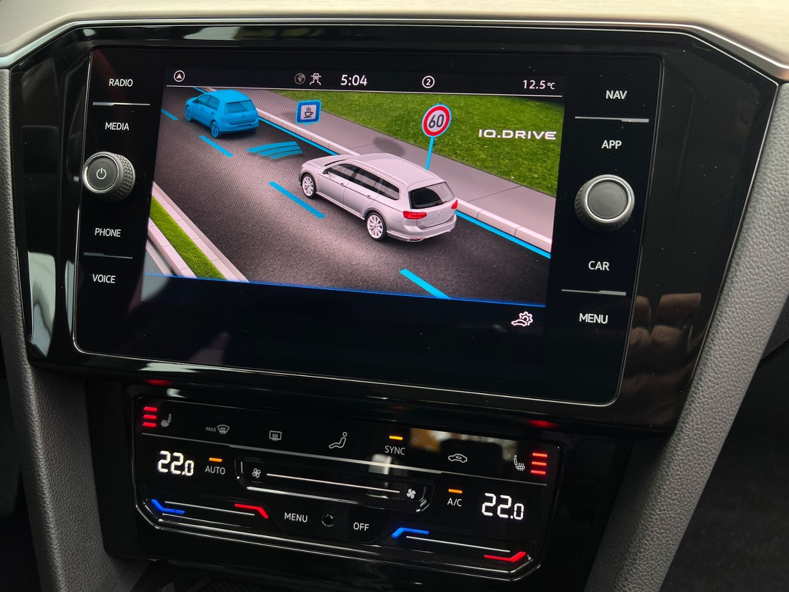 Fahrzeugabbildung Volkswagen Passat Variant Elegance 1.5 TSI DSG *LED, Digita