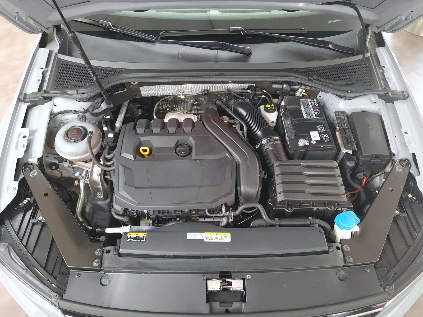 Fahrzeugabbildung Volkswagen Passat Variant Business TSI DSG *AHK*Navi*Cam*