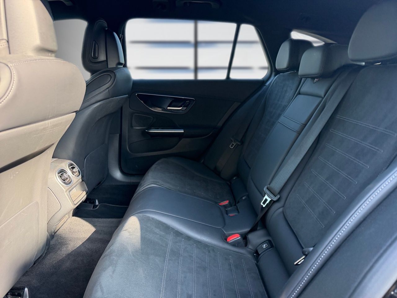 Fahrzeugabbildung Mercedes-Benz C 180 T AMG+NIGHT+AHK+KAMERA+KEYLESS+LED+