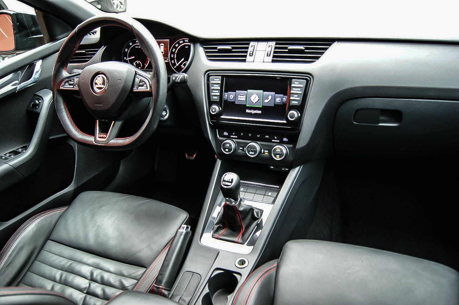 Fahrzeugabbildung SKODA Octavia Combi RS 20TSI CHALLENGE XL LEDER XENON