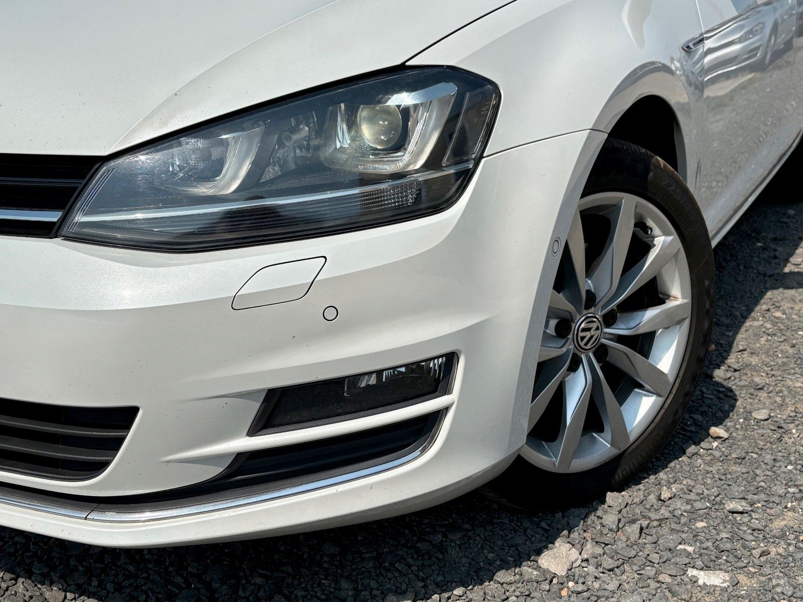 Fahrzeugabbildung Volkswagen Golf VII 2.0 TDI HIGHLINE Navi Xenon Leder SPORT