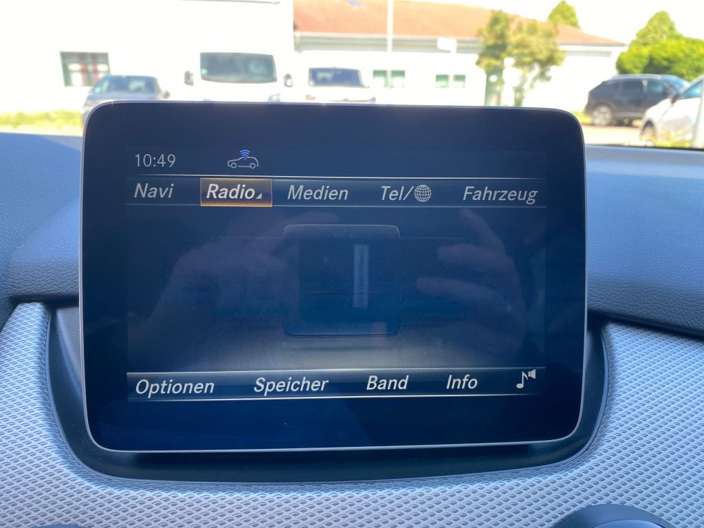 Fahrzeugabbildung Mercedes-Benz B 180 7G-DCT Urban *Navi*Sitzheizung*Automatik*