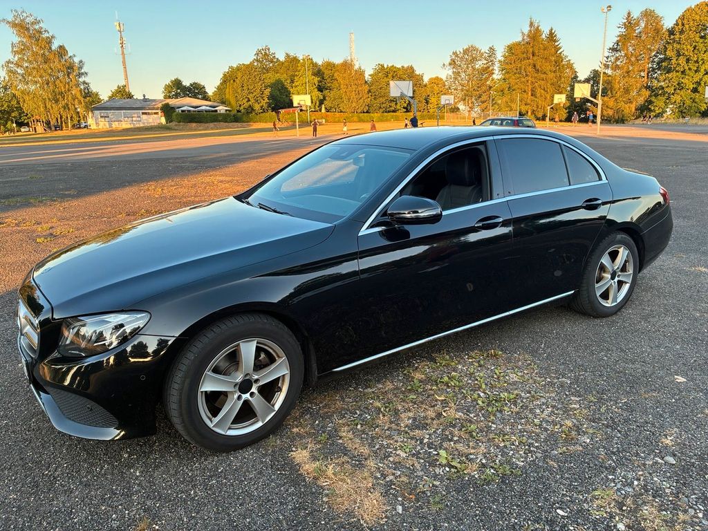 Image of Mercedes-Benz E 220