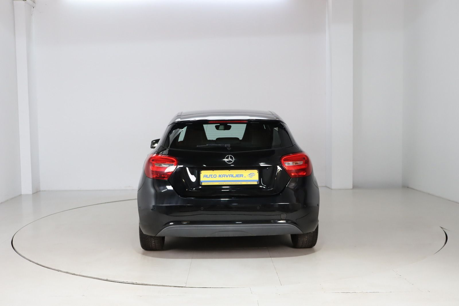 Fahrzeugabbildung Mercedes-Benz A 180 d * Navi * PDC * HU/AU neu