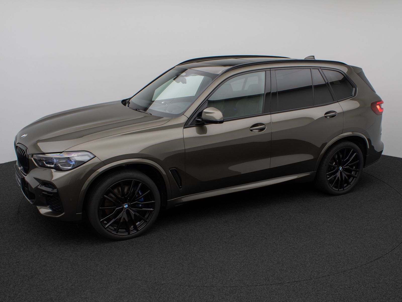 Fahrzeugabbildung BMW X5 xD40d M Sport Panorama Laser 360°HUD DAB H/K