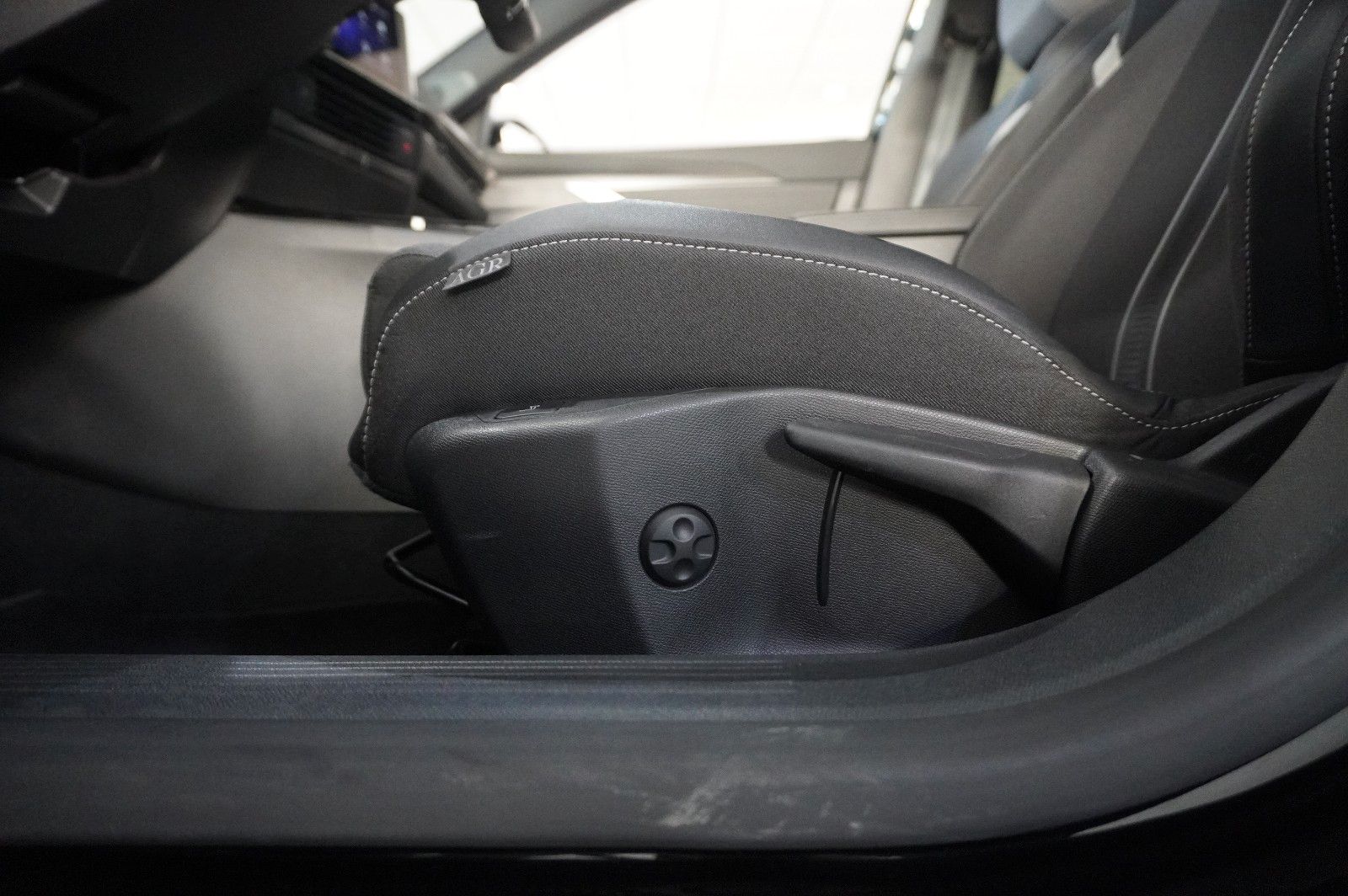 Fahrzeugabbildung Opel Astra L ST 1.2T GS SPORT NAVI/LED/360°/SPORT/DAB