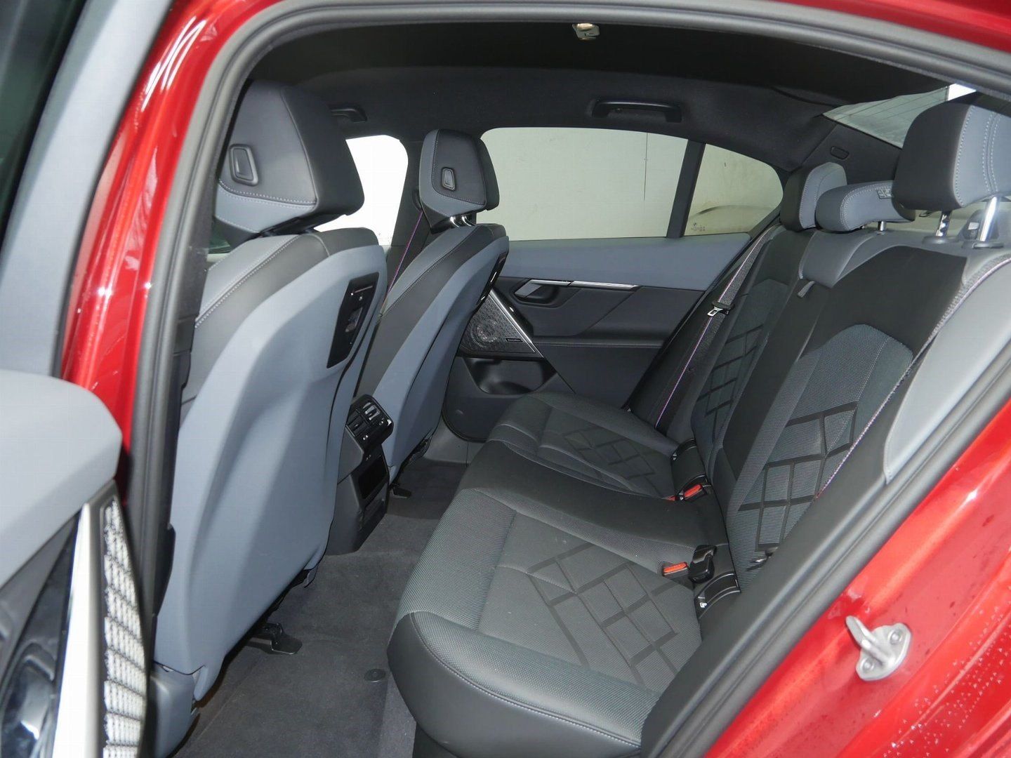 Fahrzeugabbildung BMW i5 xDrive40 | Sitzbelüftung | M Sportpaket Pro |