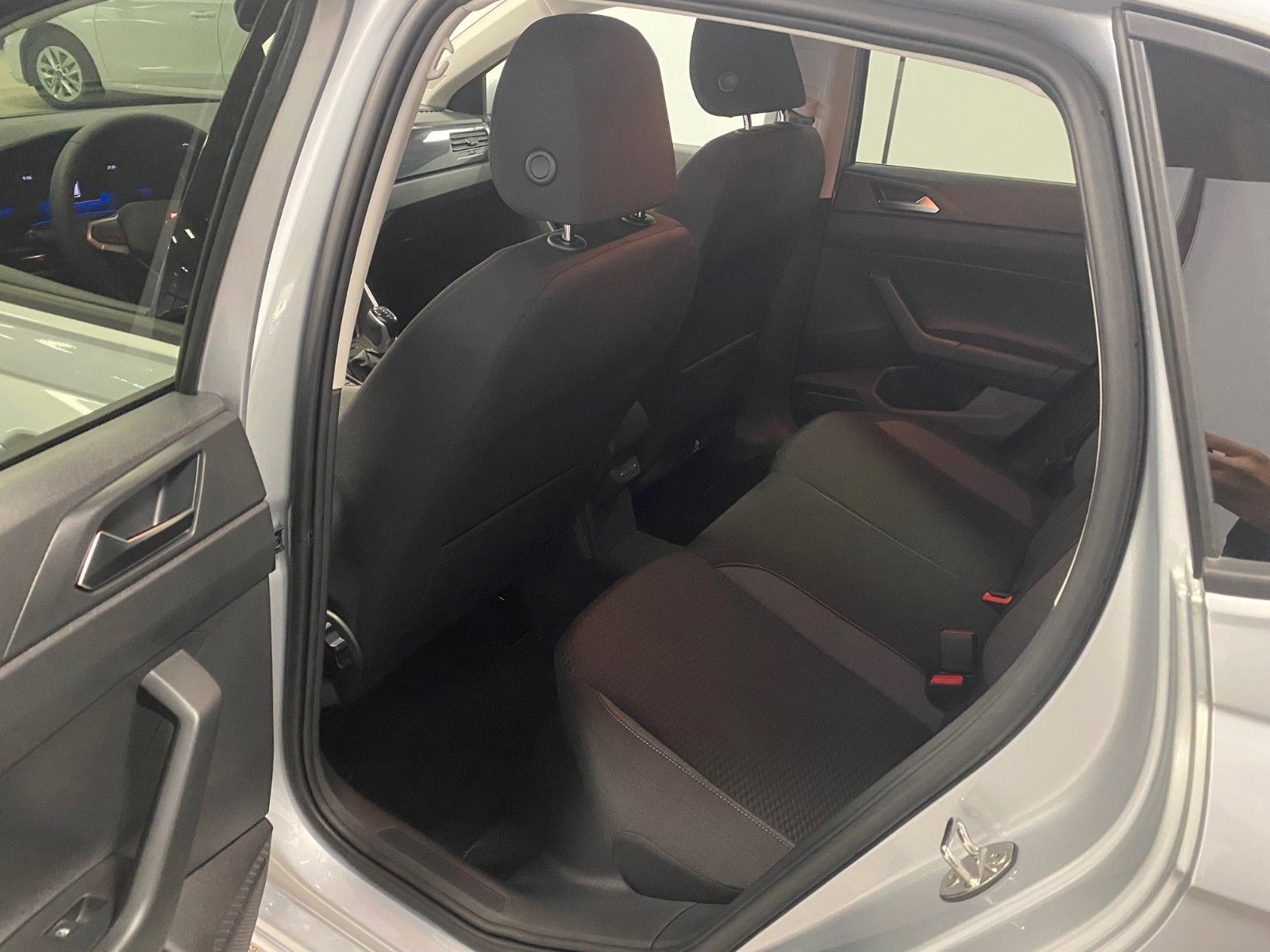 Fahrzeugabbildung Volkswagen Polo 1.0 TSI 70kW DSG Life+ALLWETTER+APP+GARANTI