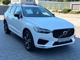 Volvo XC60 B4 (Benzin) R-Design Stdhzg. Cam AHK - Volvo XC60 in Lübeck