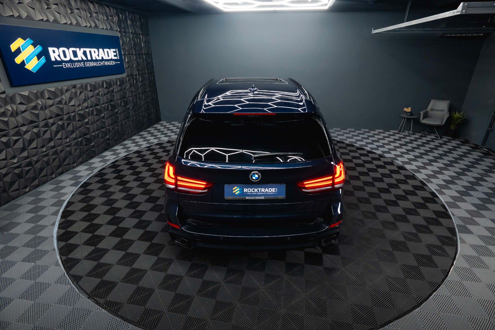 Fahrzeugabbildung BMW X5 M50d Performance *Pano*CarPlay*DAB*360°*  19%