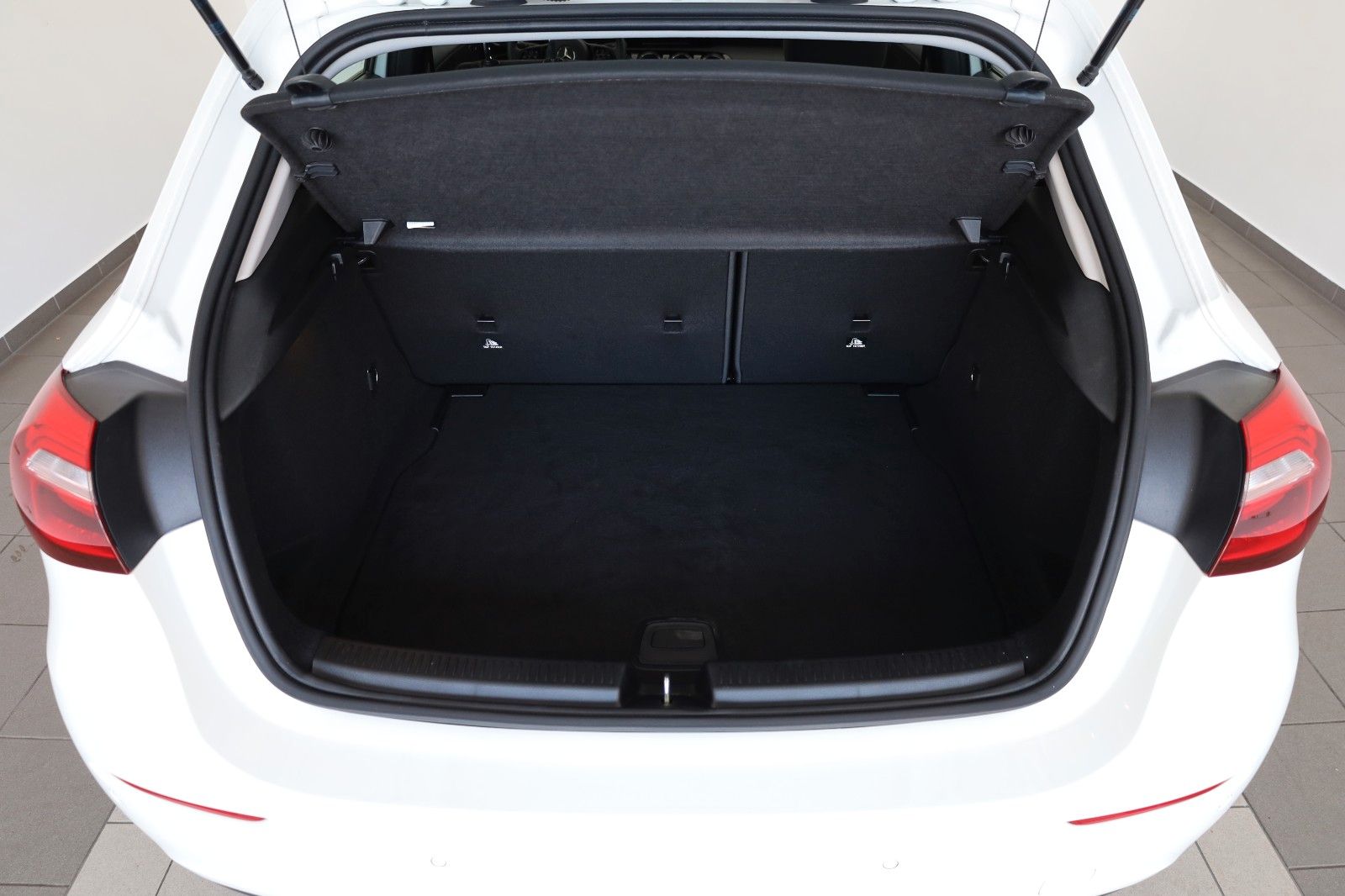 Fahrzeugabbildung Mercedes-Benz A 200 DTC Navi,SH,Park-Paket,Apple CarPlay