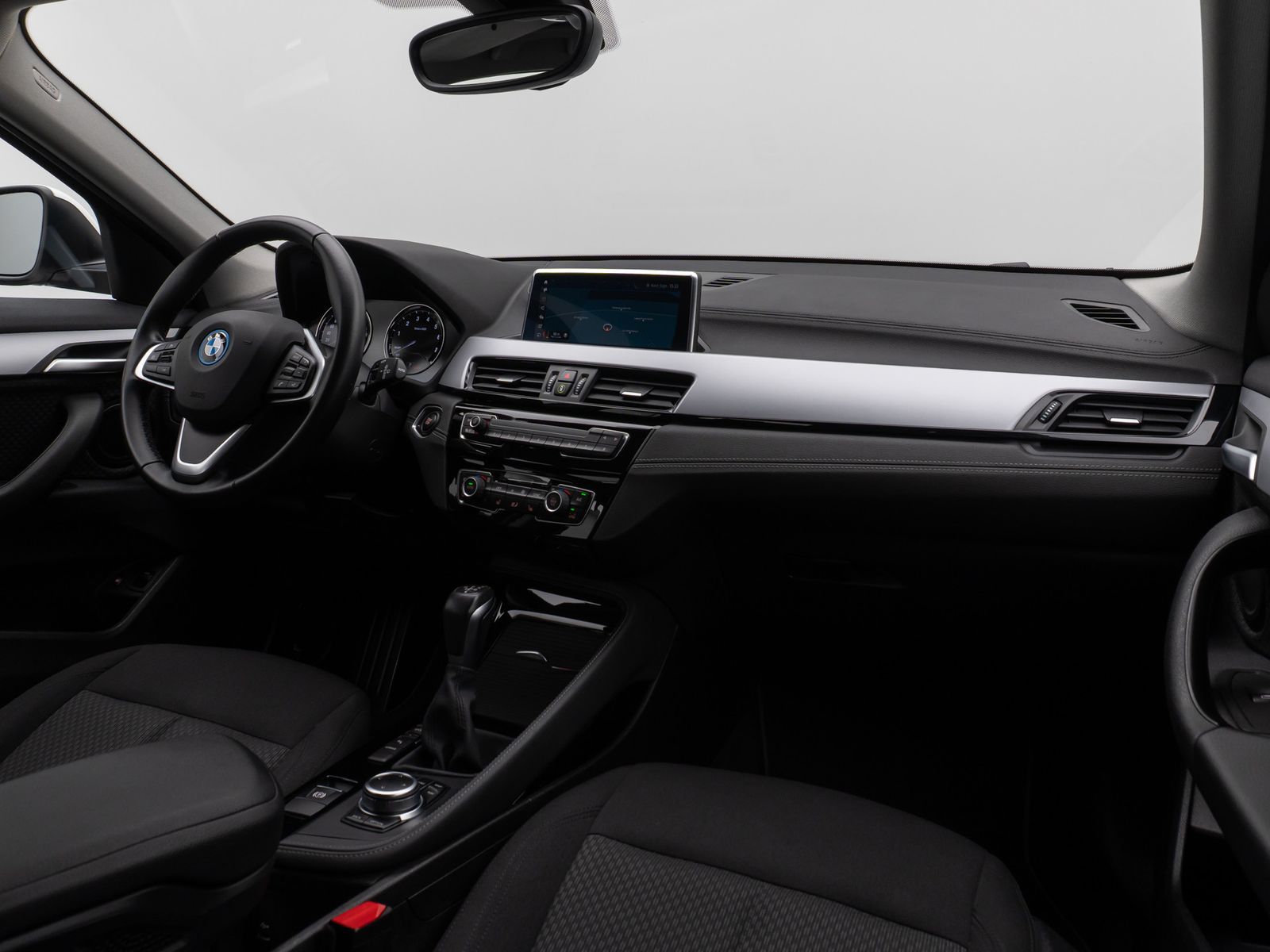 Fahrzeugabbildung BMW X2 xD25e Parkassist DAB Lordos Geschwindigkeitsr