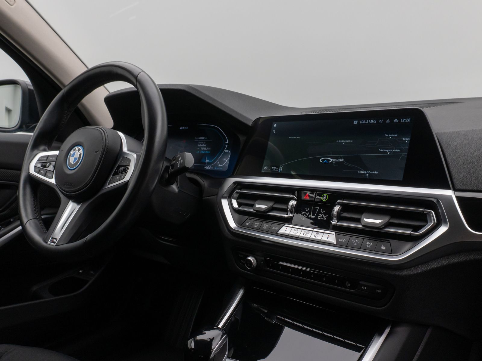 Fahrzeugabbildung BMW 330e Stop&Go DAB Kamera Alarm MSportleder 17Zoll