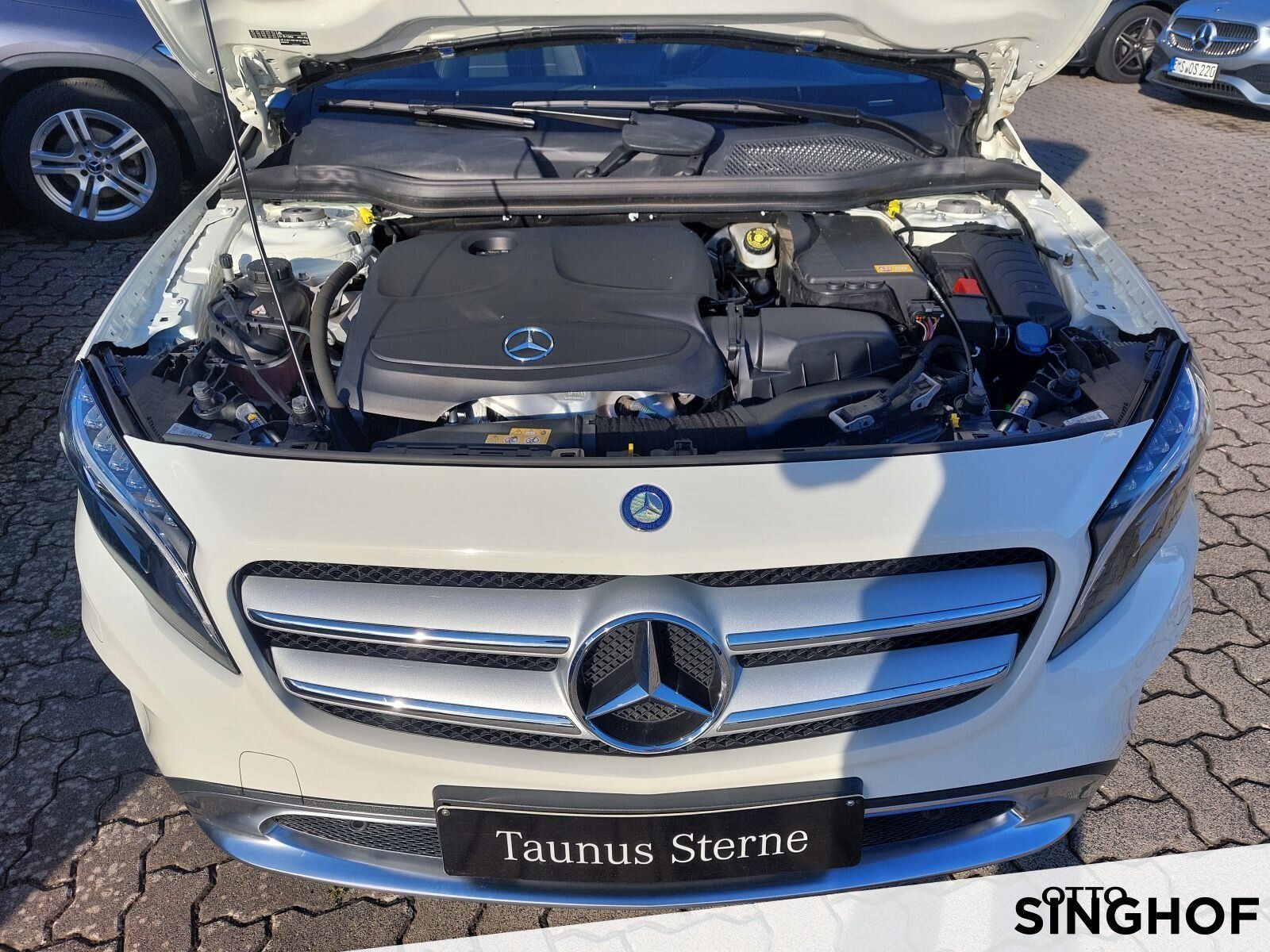 Fahrzeugabbildung Mercedes-Benz GLA 180 Urban +AHK+Pano+Xenon+PDC+Navi+SHZ+Klima