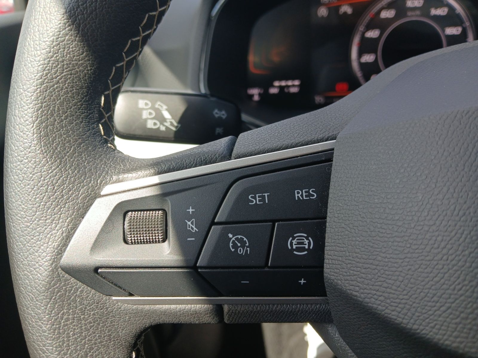 Fahrzeugabbildung SEAT Arona TSI Style LED Klima DAB GRA PDC SH LM