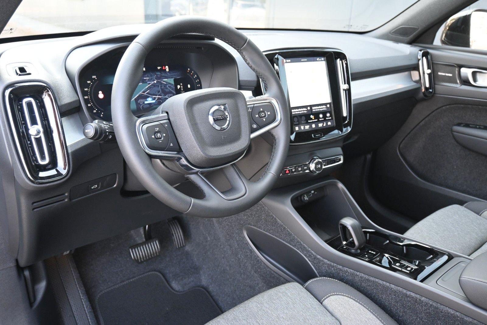 Fahrzeugabbildung Volvo XC40 B3 DSG Plus Black Edition*LED*ACC*360°*AHK*