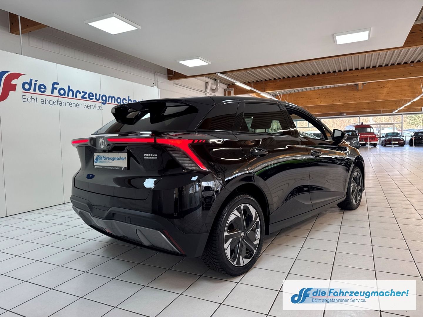 Fahrzeugabbildung MG MG4 Luxury Elektromotor 150 kW Digitales Cockpit