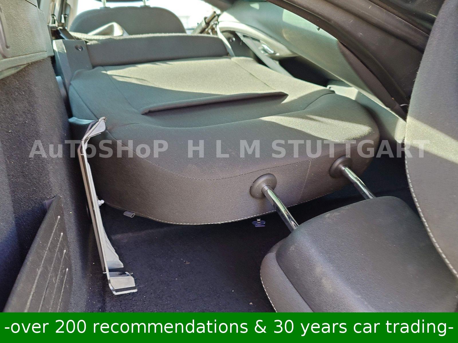 Opel Astra 2011 — photo 27
