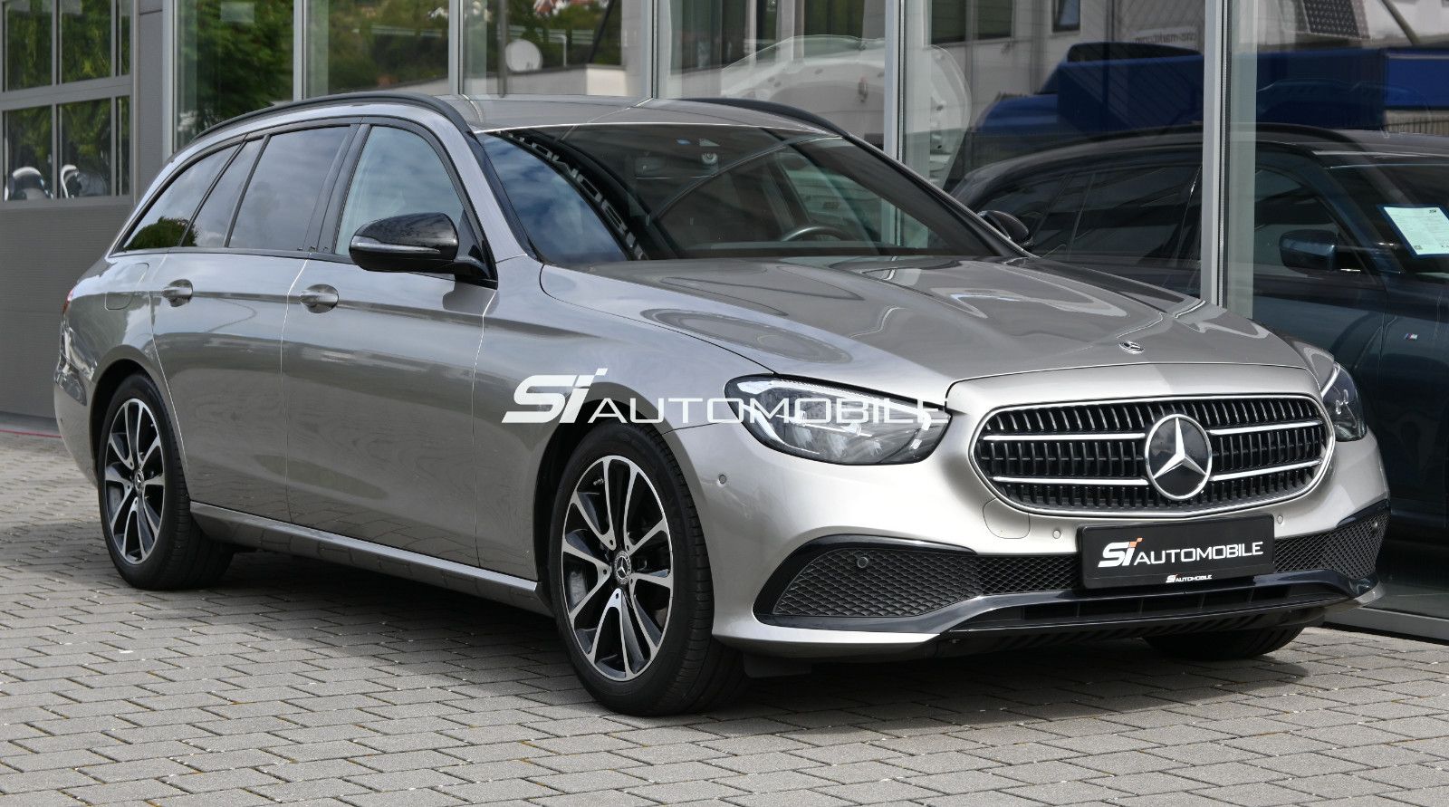 Fahrzeugabbildung Mercedes-Benz E 220 d T Avantgarde °NIGHT°AHK°STANDHZ°BURMEST°
