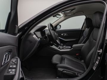 Fahrzeugabbildung BMW 320d xDr Tour Luxury Line AHK HiFI Laserlicht