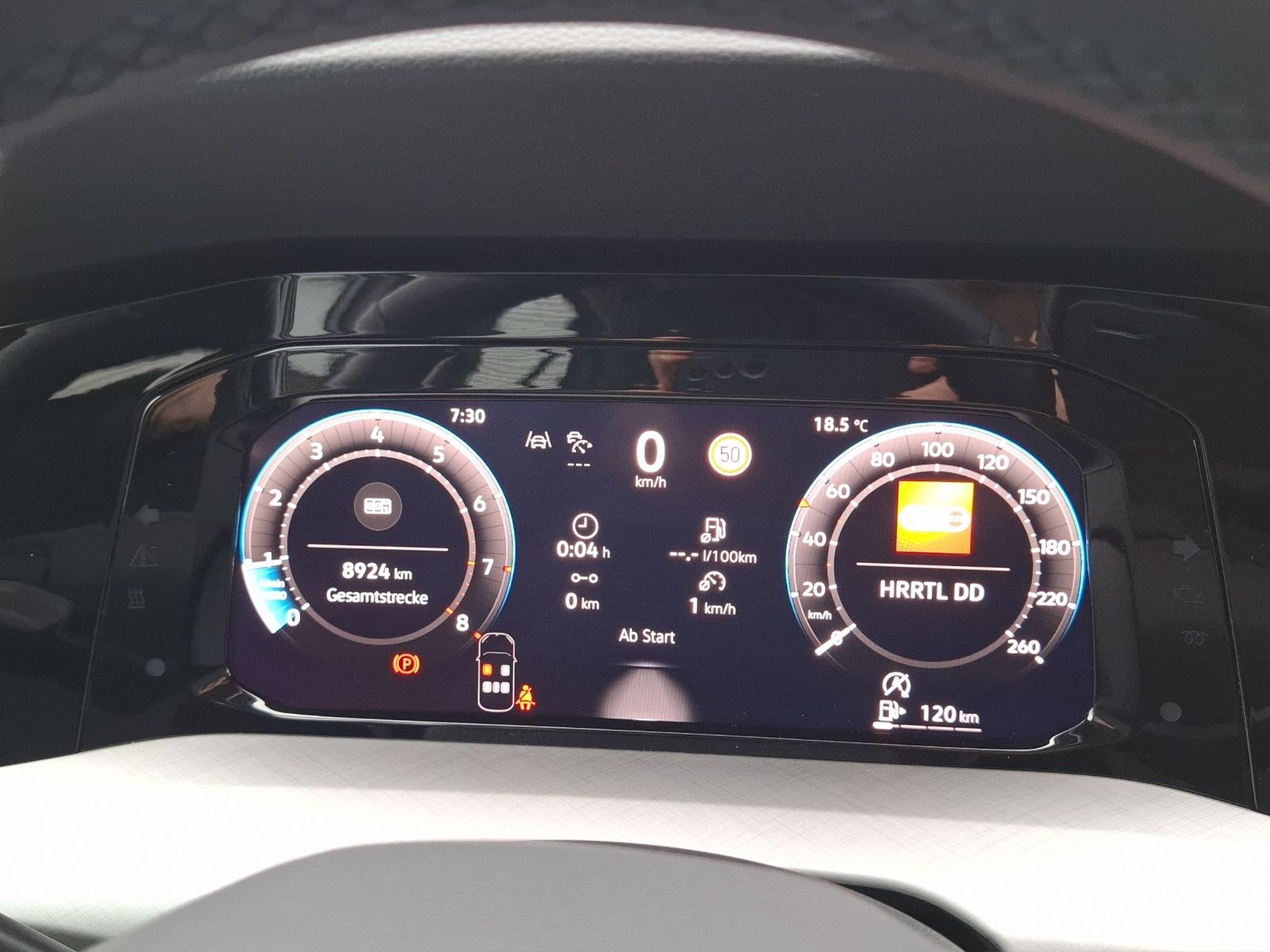 Fahrzeugabbildung Volkswagen Golf VIII TSI Life Standhzg LED Navi AID ACC RFK