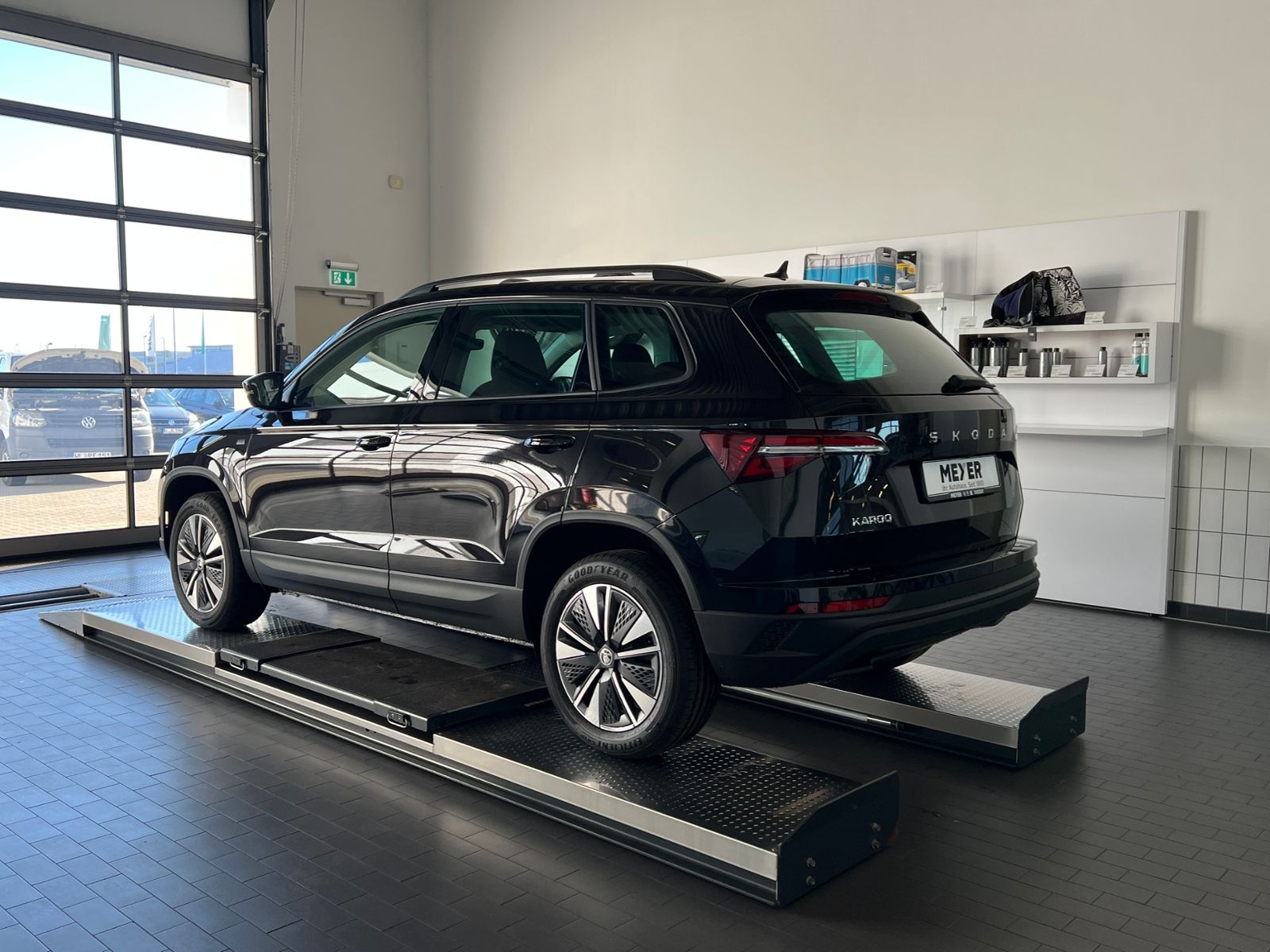 Fahrzeugabbildung SKODA Karoq DRIVE 1.5 TSI DSG *AHK, ACC, LED, Virtual
