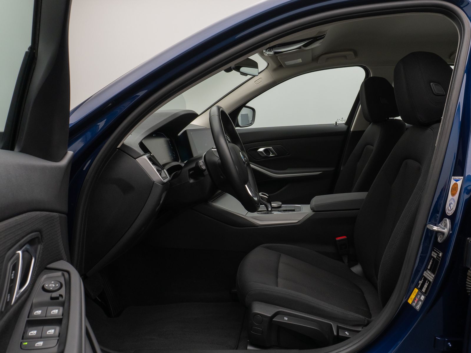 Fahrzeugabbildung BMW 330e  CockPitPro PDC Alarm Geschwindigkeitsreg