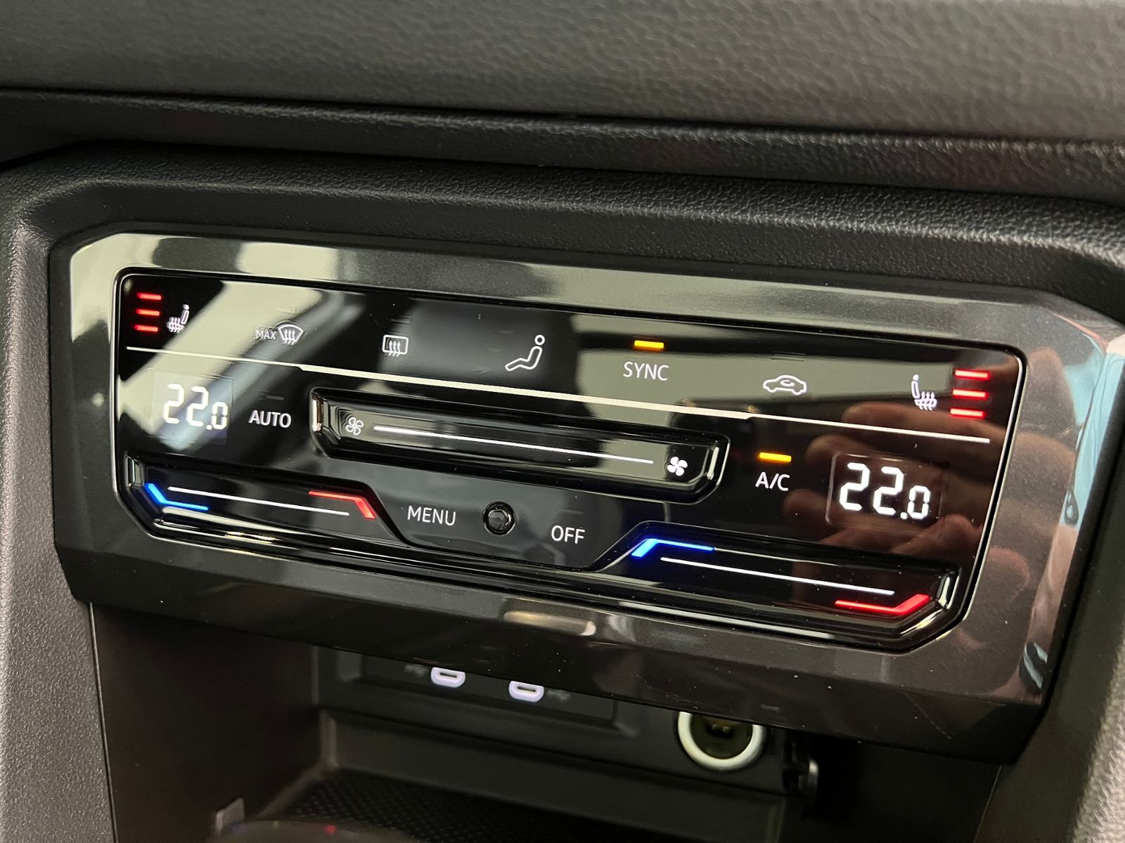 Fahrzeugabbildung Volkswagen Tiguan R-Line 2.0 TDI DSG 4Motion *Matrix-LED, P