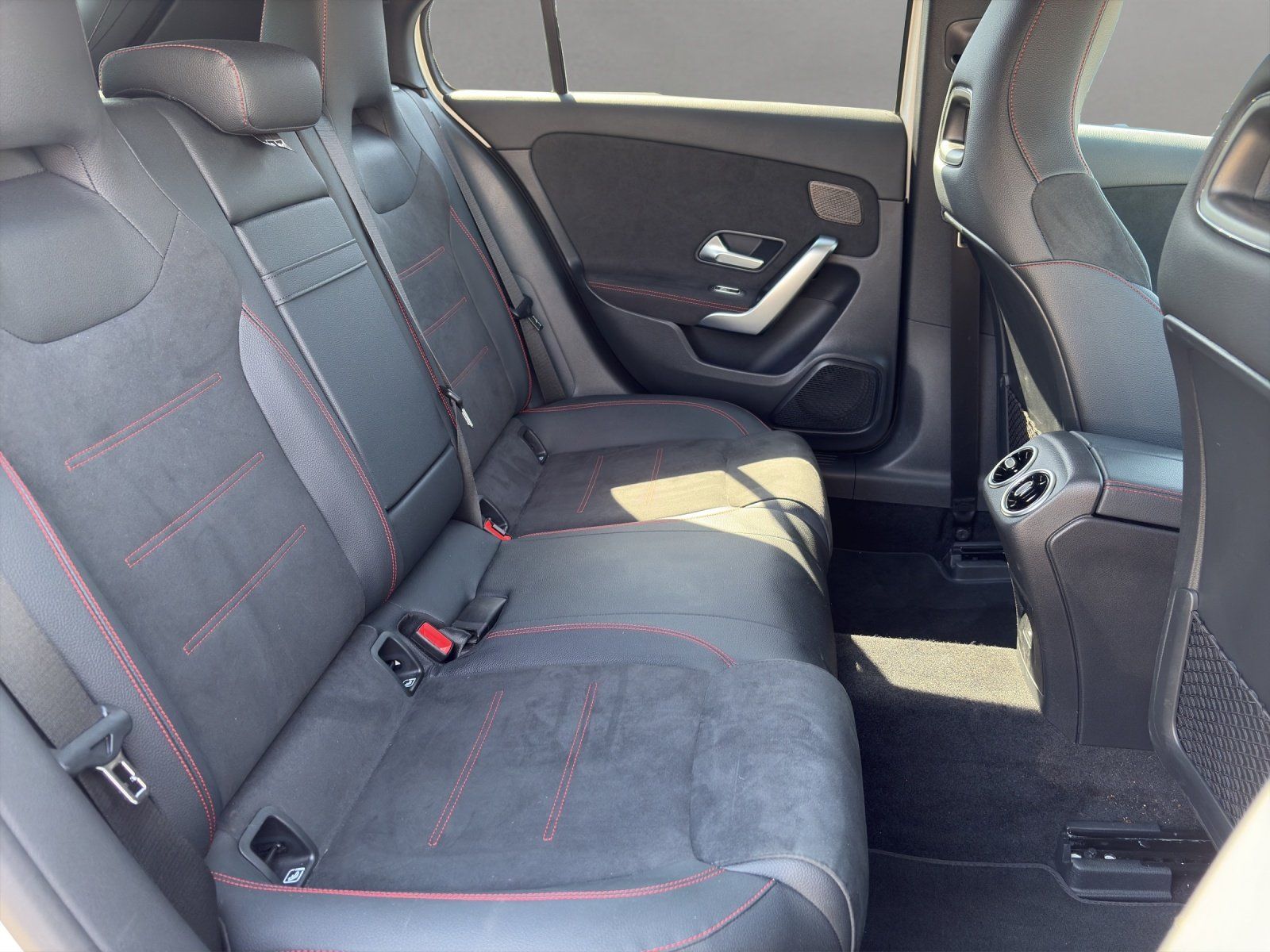 Fahrzeugabbildung Mercedes-Benz A 200 d AMG Pano KEYGO Multibeam SOUND Kamera