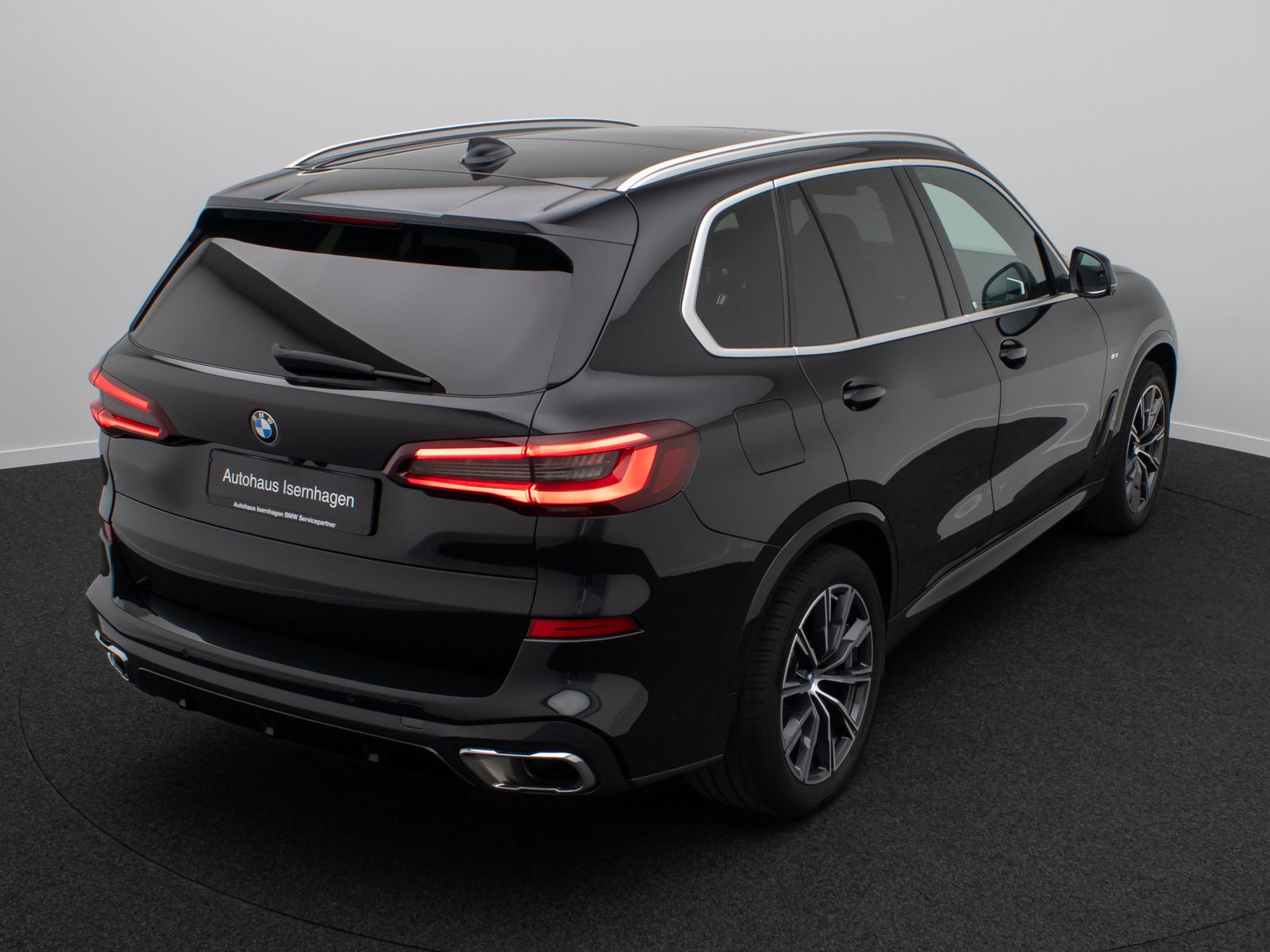 Fahrzeugabbildung BMW X5 xD30d M Sport Panorama 360°HUD DAB HiFi AHK