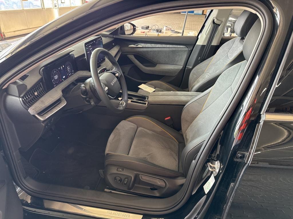 Fahrzeugabbildung SKODA Superb 2.0 TDI 4x4 Selection/AHK/DCC+/CANTON/ACC