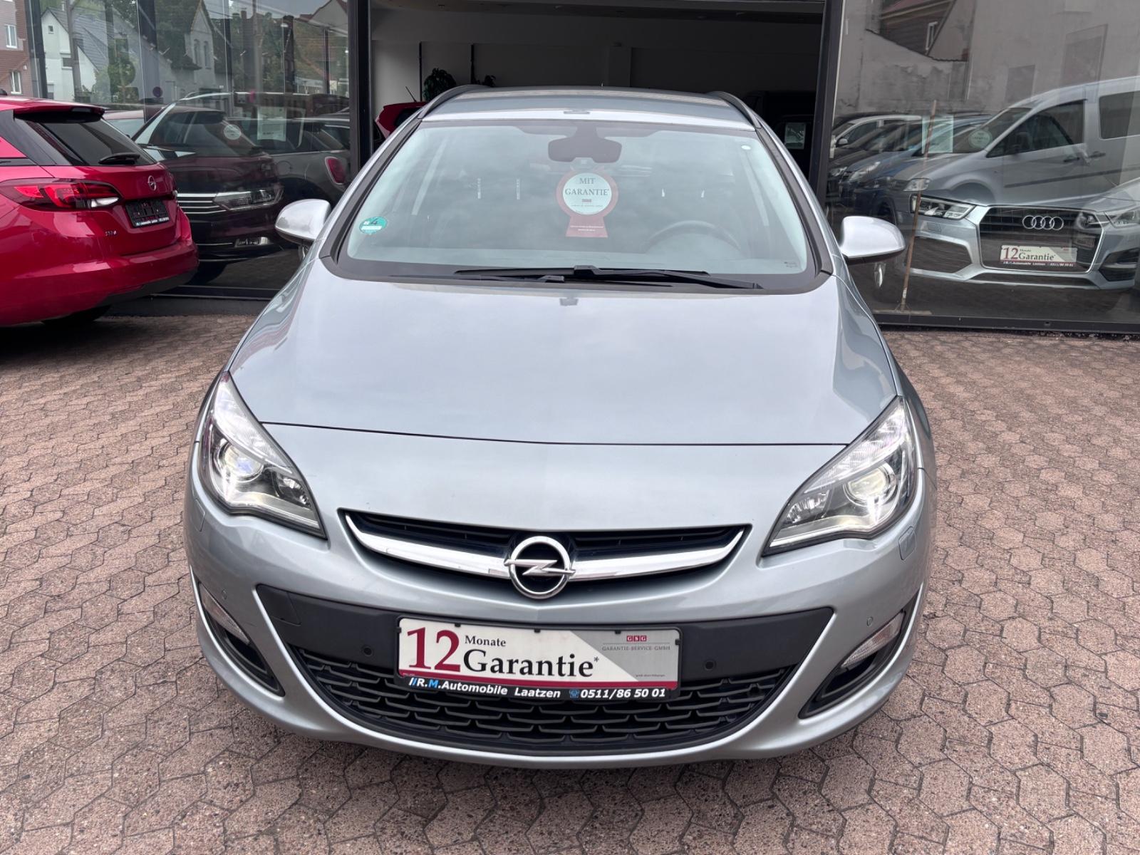 Opel Astra 2014 — interior