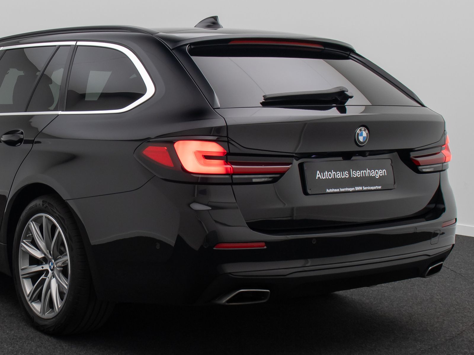 Fahrzeugabbildung BMW 530d HUD 360&deg; Laser DAB H/K AHK Sport 18Zoll
