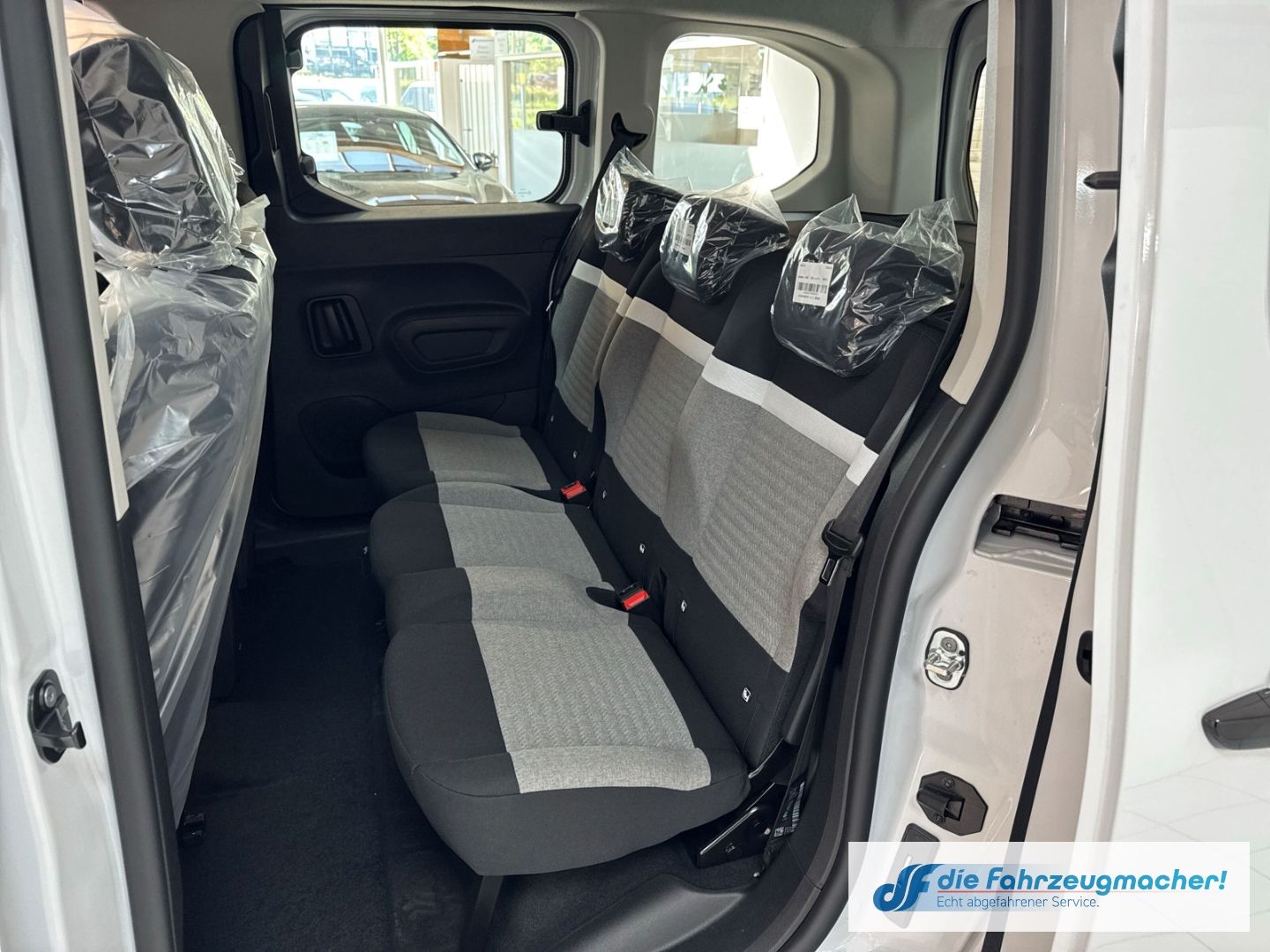 Fahrzeugabbildung Citroën Berlingo Plus M Digitales Cockpit LED Apple CarP