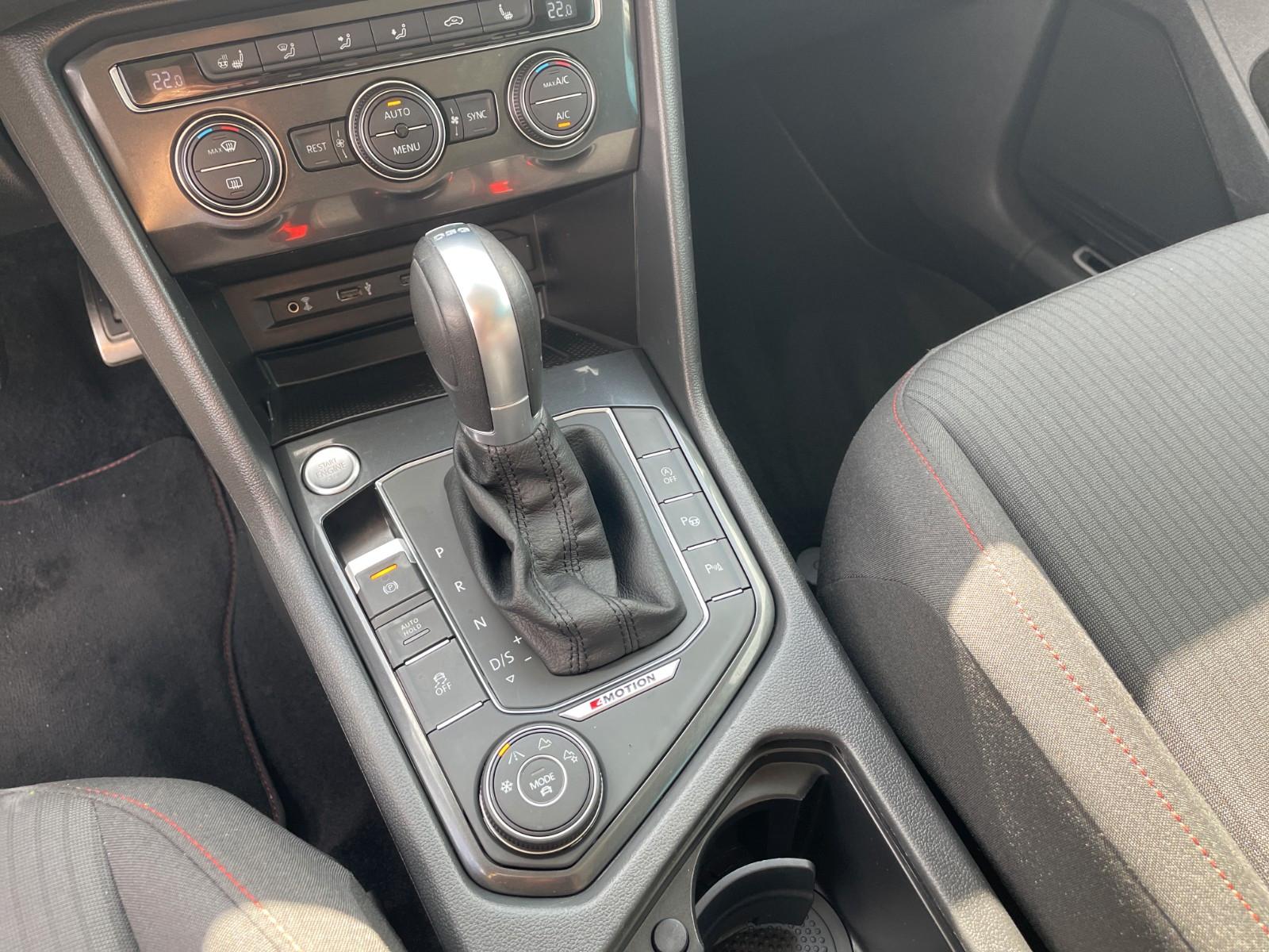 Volkswagen Tiguan SOUND 180 PS (* ALLRAD * PANORAMADACH *)