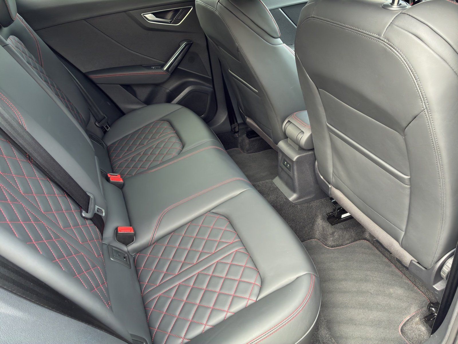Fahrzeugabbildung Audi Q2 35 1.5 TFSI S-Line AHK,Kamera,LED,Leder,Navi