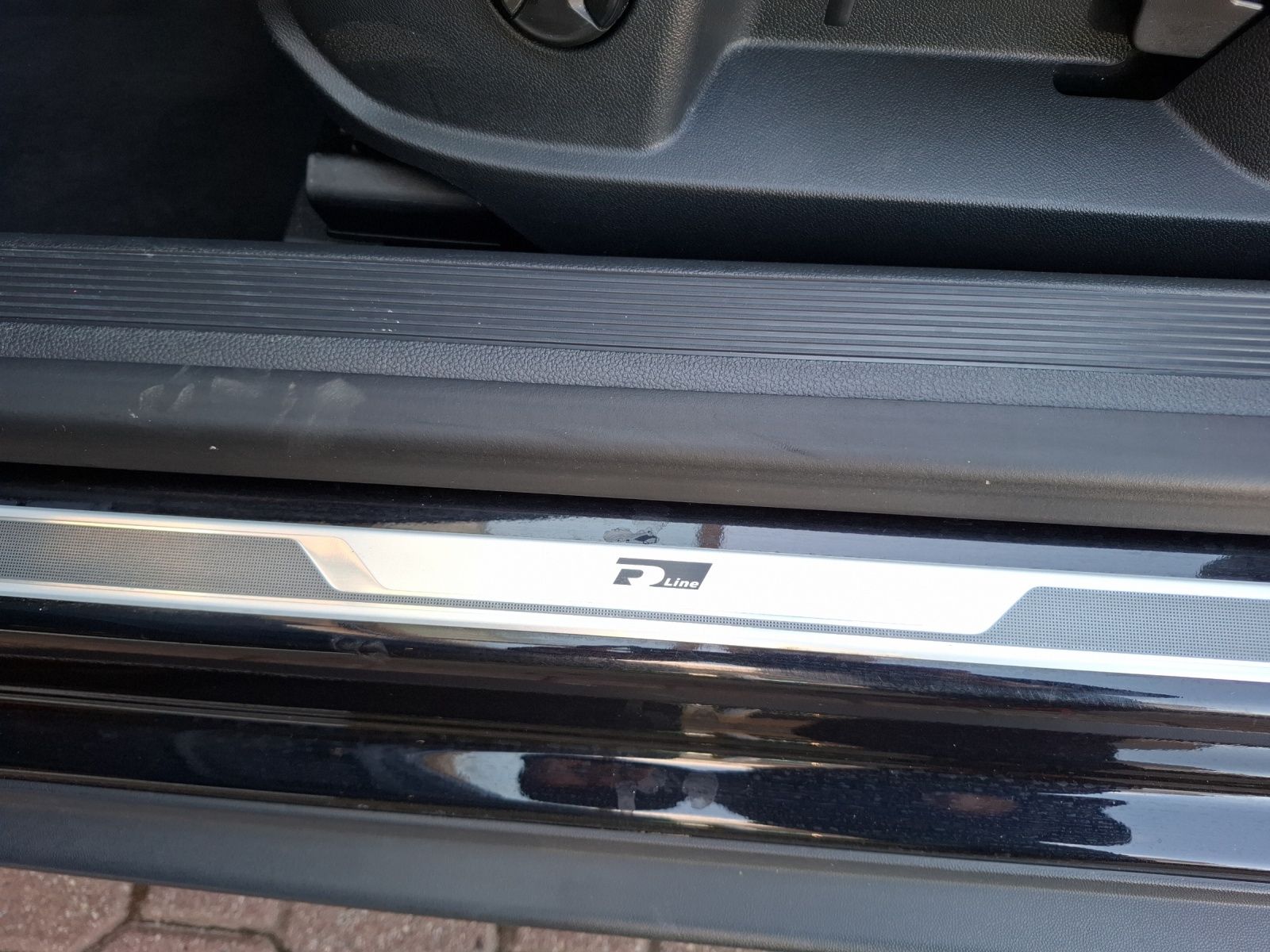 Fahrzeugabbildung Volkswagen T-Roc Cabriolet TSI R-line DSG LED AID ACC PDC S