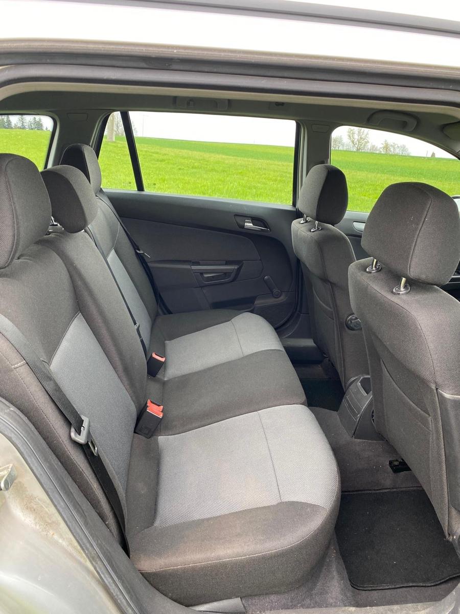 Opel Astra 2005 — photo 8