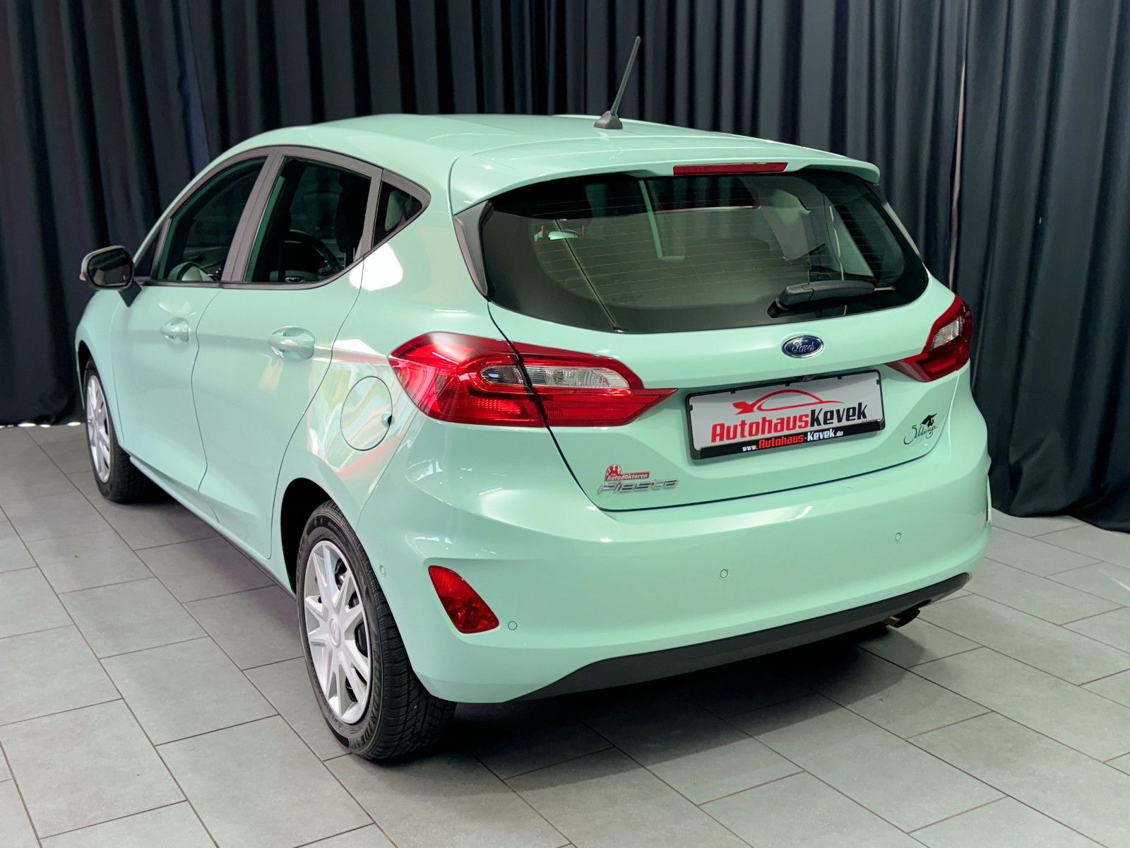 Fahrzeugabbildung Ford Fiesta Cool & Connect*AUTOMATIK*NAVI*PDC*