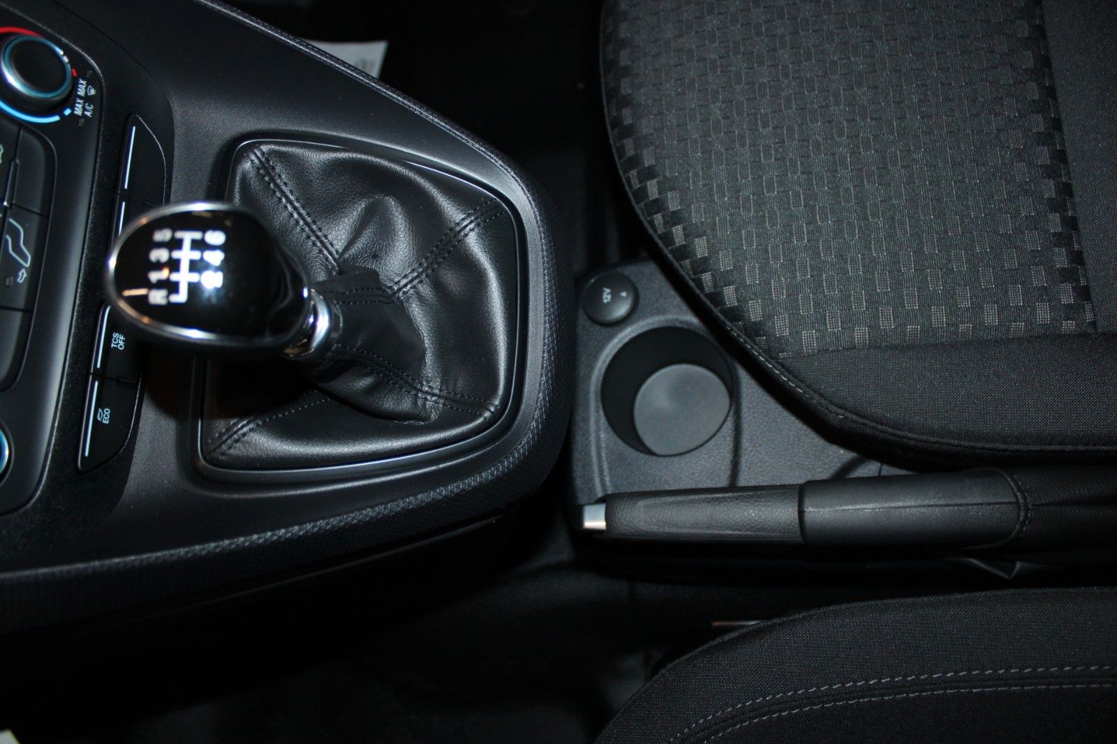 Fahrzeugabbildung Ford Transit Connect TREND L2 Lang KLIMA 3-Sitzer PDC